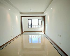 十五中沁香路小学蓝光雍锦半岛全明户型好楼层有证能贷款精装未住