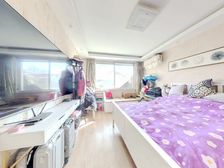 西凌新邨 带独用露台 全明两房 电梯采光好 精装修 全小区仅