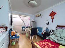 地铁口-带大天井-位置好-全明一房一厅,厨卫西面