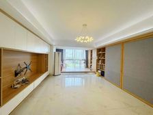 新华城 大三房 南北通透精装修 09年封闭式小区