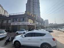 单价4千多买十字路口的拐角铺门前好停车对面就是昌南能体育馆