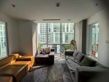 国贸建外 临街旺铺 280平大空间 面宽25米 价格可面议