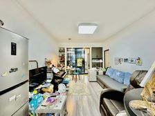 万基蓝麟 电梯 套一 精装 客厅厨房带阳台