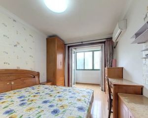 电梯房!电梯房!户型方正随时看房采光刺眼