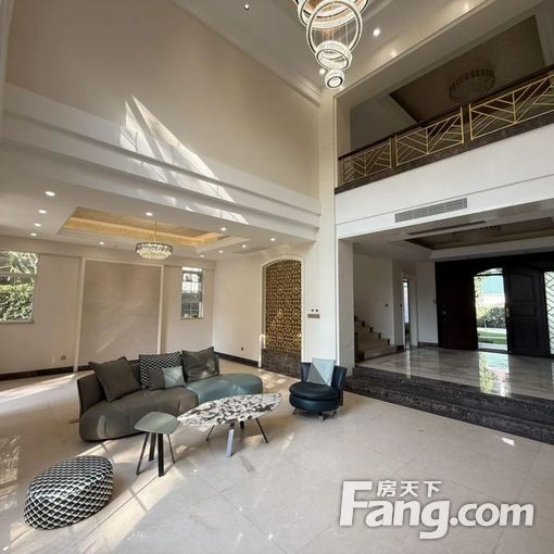 锦绣香江独栋大别墅 525方6房带800方花园