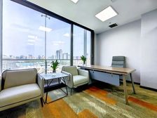 北京三里屯 中国红街俯瞰工体160平全新装修带家具出租3房间