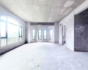 曦城叠加别墅,毛坯,南北向,上下共四层,带花园