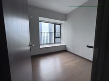 保利时区4房中间楼层 业主供不起了