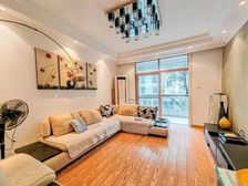 中环百联旁,精装修,板式南北通两室一厅。位置采光不挡。