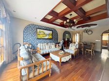 带50平露台的大顶跃你看不要的楼下就是轻轨