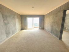 万达城A区地铁小高层板式结构 二梯二户四开间朝南 带一个车位