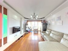 虹梅新苑住家的房子,满五年采光好阁楼大三房二个卫生间.户型好
