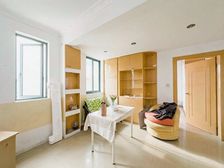 电梯边套全明两房 政府规划小区 内有 图书馆 看房方便