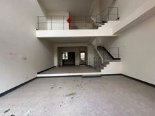 照母山 光环旁 万科品质小区 联排 单层100平 中庭位置