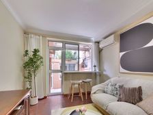 近地铁,一楼居住舒适方便,小区中间位置