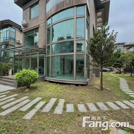 (全新二次新装首租)前庭后院靠内湖 简约风格设计 全新未入住