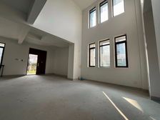闻涧联排西边套150平超大花园满五年一直空关未住过人
