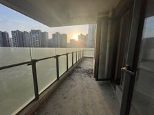 天府二街!大阳台 朝南看公园 实得200 位置不临街 D益小