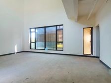 200平大花园!超大地下室带采光,四个产权车位,错过拍大腿!