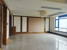 顶跃 湖景 洋房 带几个露台 视野超好