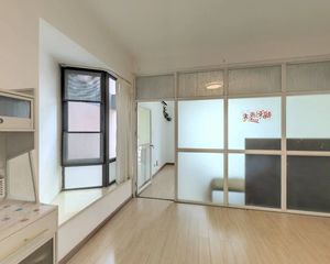 冠城花园三期 1室1厅 西北