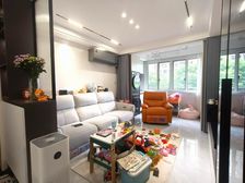 精装修30万 南北通双阳台 靠近美兰城商业街和7号线地铁。