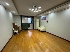 晋元 ,七字头可卖, 南北三房 中间楼层采光好,诚意出售
