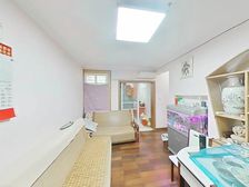 新上宝钢户型两房,送车位,一楼带院子,老少皆宜,随时可看