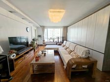 小区正中间的大四房,两梯两户,中间楼层视野采光很好