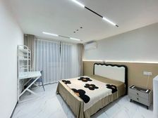 热门地段,送15平花园,一年前精装修,近地铁,送固定车位!!