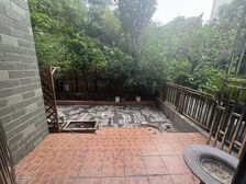 龙兆苑温馨一房,户型方正,带超大院子,地铁家门口,看房方便!
