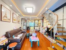 顶楼复式!双卫格局无遮挡!诚意出售,有意者来看,可谈价格