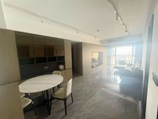 长嘉汇两江峯 房龄新 购物方便 停车方便 商品房 西南户型