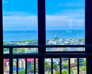 低价处理银滩潮雕广场前一线海景全新房!前后阳台都可看海!精装