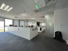 上市企业精装!凤凰置地广场 新出700平米 对电梯大前台