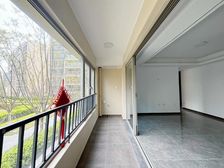 业主急售丶万科精装洋房丶正看中庭中间楼层丶门口双轨道丶随时看