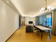 轻轨站旁!精装修大横厅4房出租 带新风 带地暖