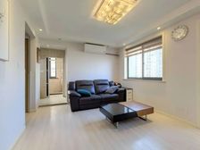 整个小区就这一套三房,精装拎包入住,采光不遮挡,看房方便。