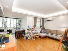 精装修,南北双阳台的罕见户型,店总推荐