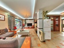 花园比同户型的大很多,可以停放3台汽车税费少,花园比其它户型