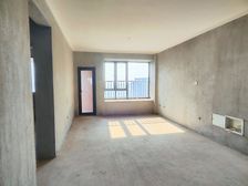 九龙馨苑 交通便捷 刚需小三居 南北通透 高楼层采光充足!