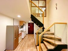 本人实拍,业主带一个车位,急售,包税,价格可谈,拎包入住