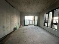 皇马郦宫大平层 南北对流 视野不错 超4.5米宽大客厅