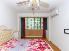 首付32万 买龙华电梯一房 精装修送家具家电 租金5500元