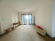 双卫生间 南北通透 近地铁端户三房 交通便捷 楼龄新