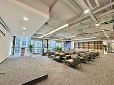 电梯口 绿地原盛国际 多套招租 面积 装修不等 随时可看