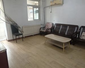 中心北里新出一楼,南北通透,71平,位置挺好,75万有商量