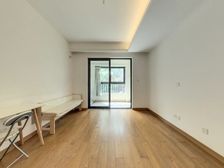 精装修小三房,满二年 带车位 近远香湖公园