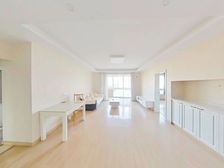 本小区今年已售5套,我司成交3套电梯中高区满5年