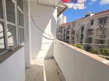 长宁内环边上!有个车位!绿化非常棒!近地铁!闹中取静!有钥匙